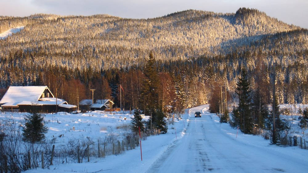 The main street through Landåsbygda