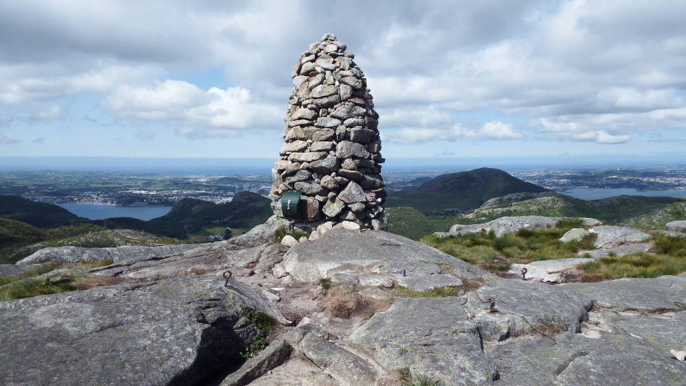 On top of Bjørndalsnuten