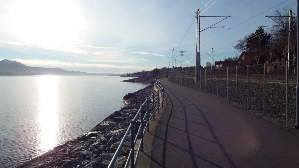 Running on the bike path along the fjord
