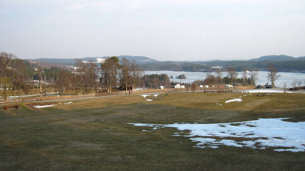 View down to the lake from Landåsen